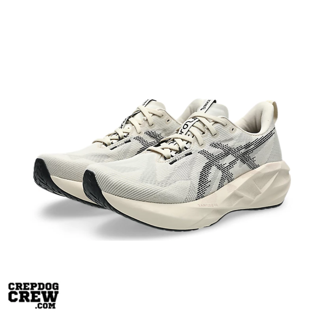 ASICS Novablast 5 Oatmeal Black