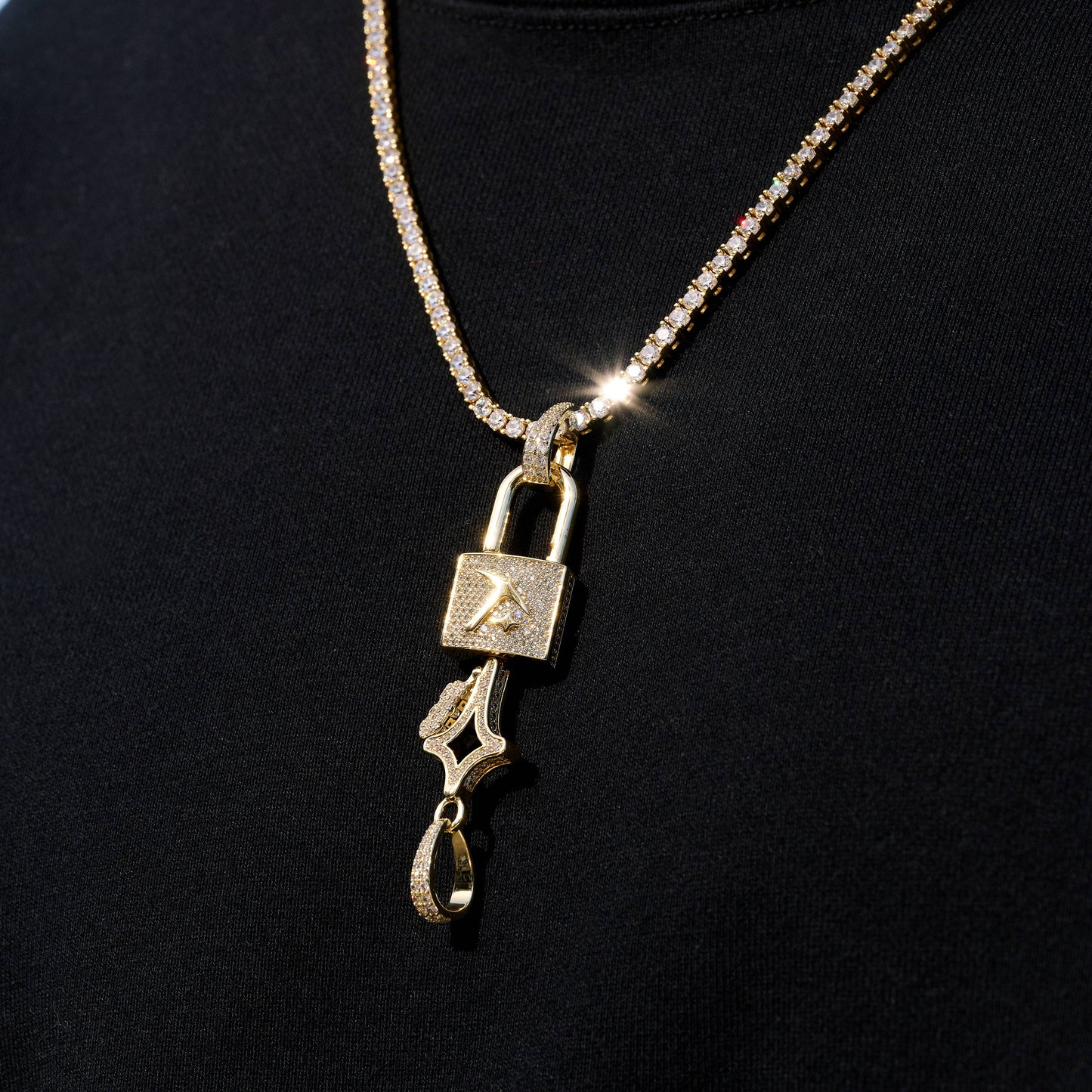 Lock and Key Set Pendant in Yellow Gold