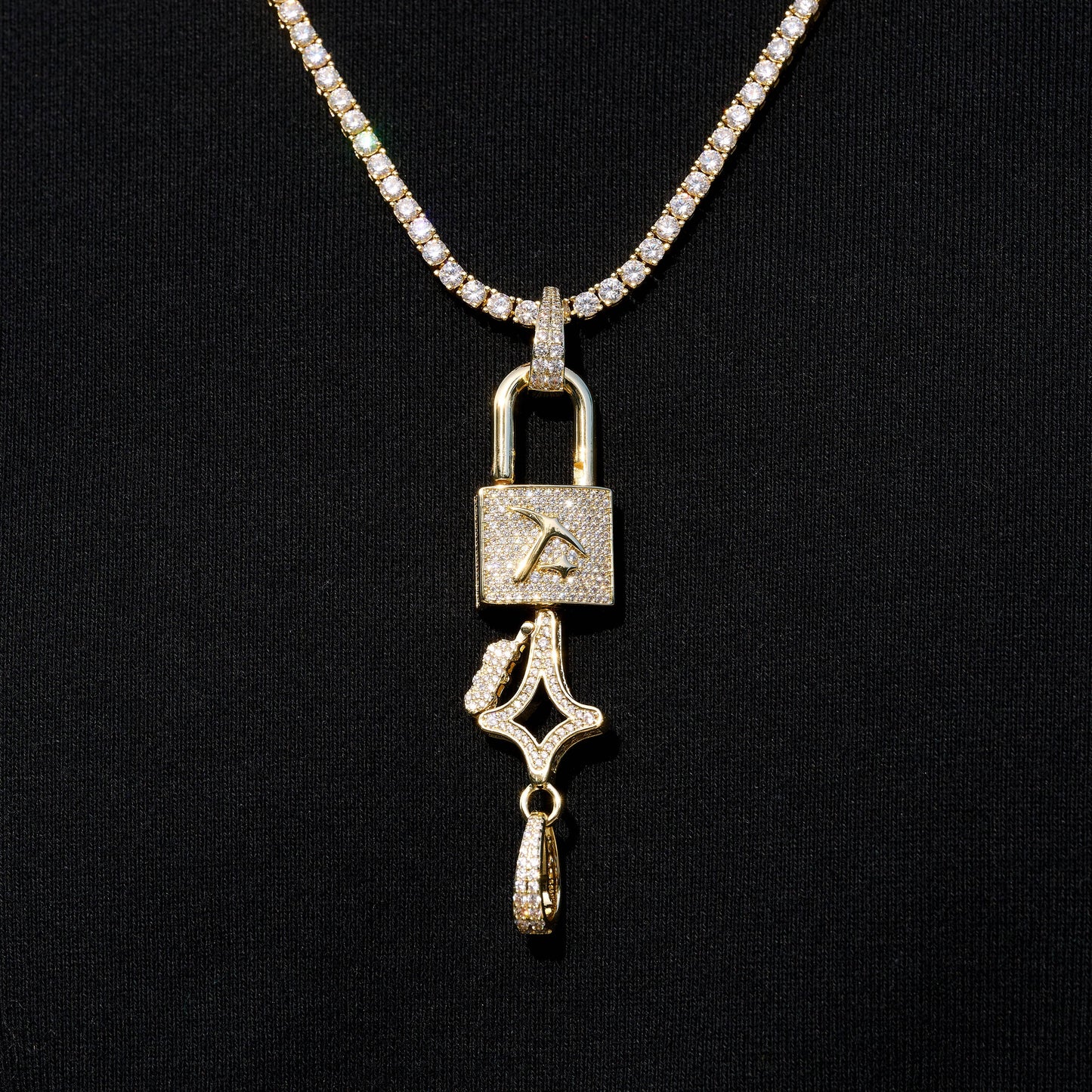 Lock and Key Set Pendant in Yellow Gold