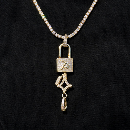 Lock and Key Set Pendant in Yellow Gold